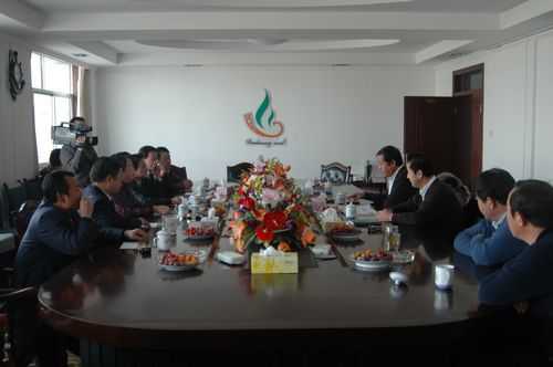 瓜州縣、金塔縣領(lǐng)導(dǎo)來公司慰問