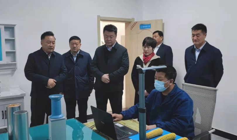 酒泉市政府黨組成員、副市長哈里別克來敦煌種業(yè)調(diào)研指導(dǎo)工作